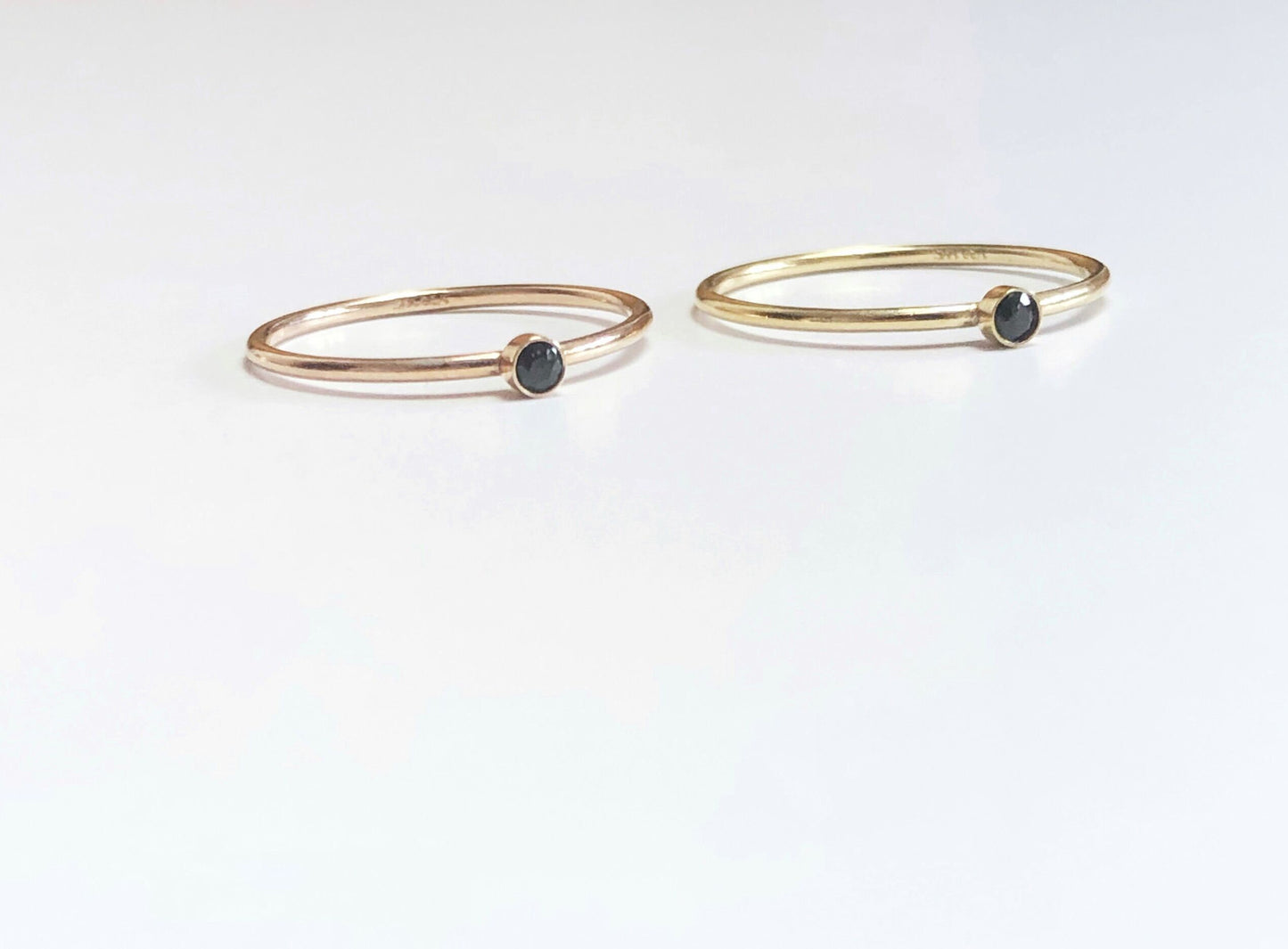 Schwarzer Spinell Ring, Stapelring mit Stein in Gold Filled, Sterling Silber, Roségold, Zarter Ring mit August Geburtsstein