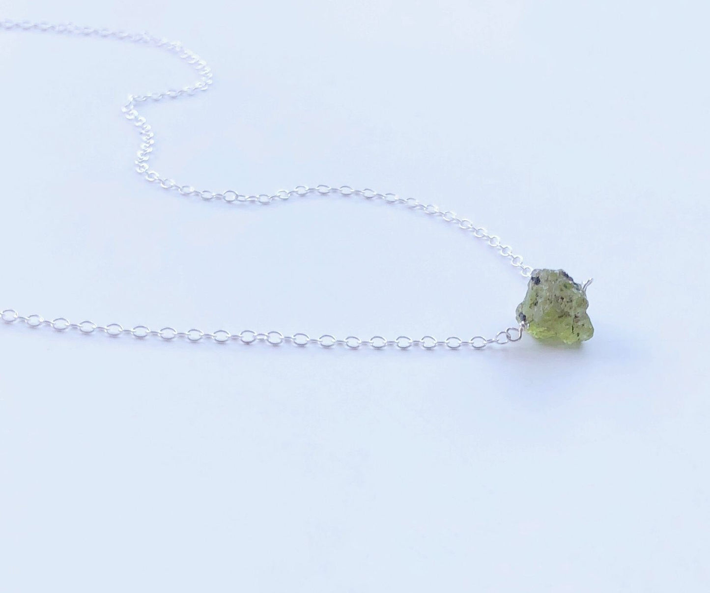 Peridot Rohstein Halskette, Choker Kette mit Stein, Heilstein Kette mit Peridot, August Geburtsstein