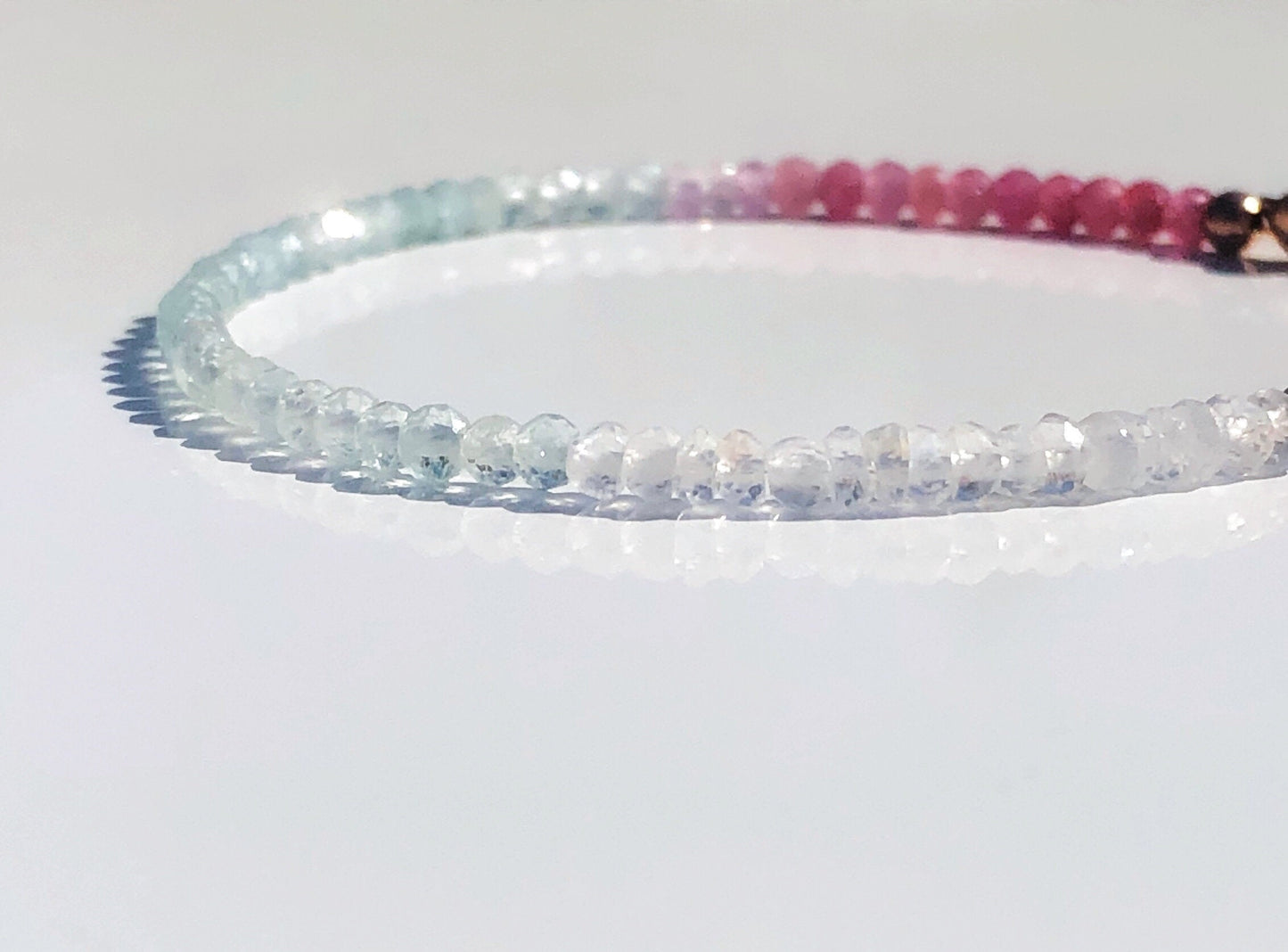 Zartes Armband mit Farbverlauf, Mondstein, Aquamarin, Rosa Turmalin, Rubin Armband