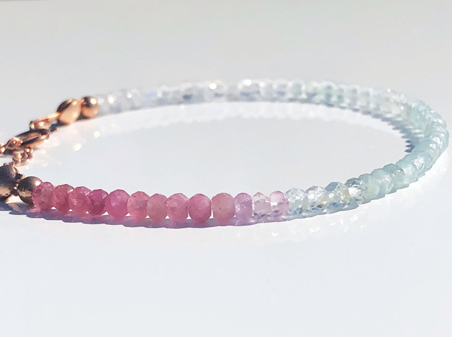Zartes Armband mit Farbverlauf, Mondstein, Aquamarin, Rosa Turmalin, Rubin Armband