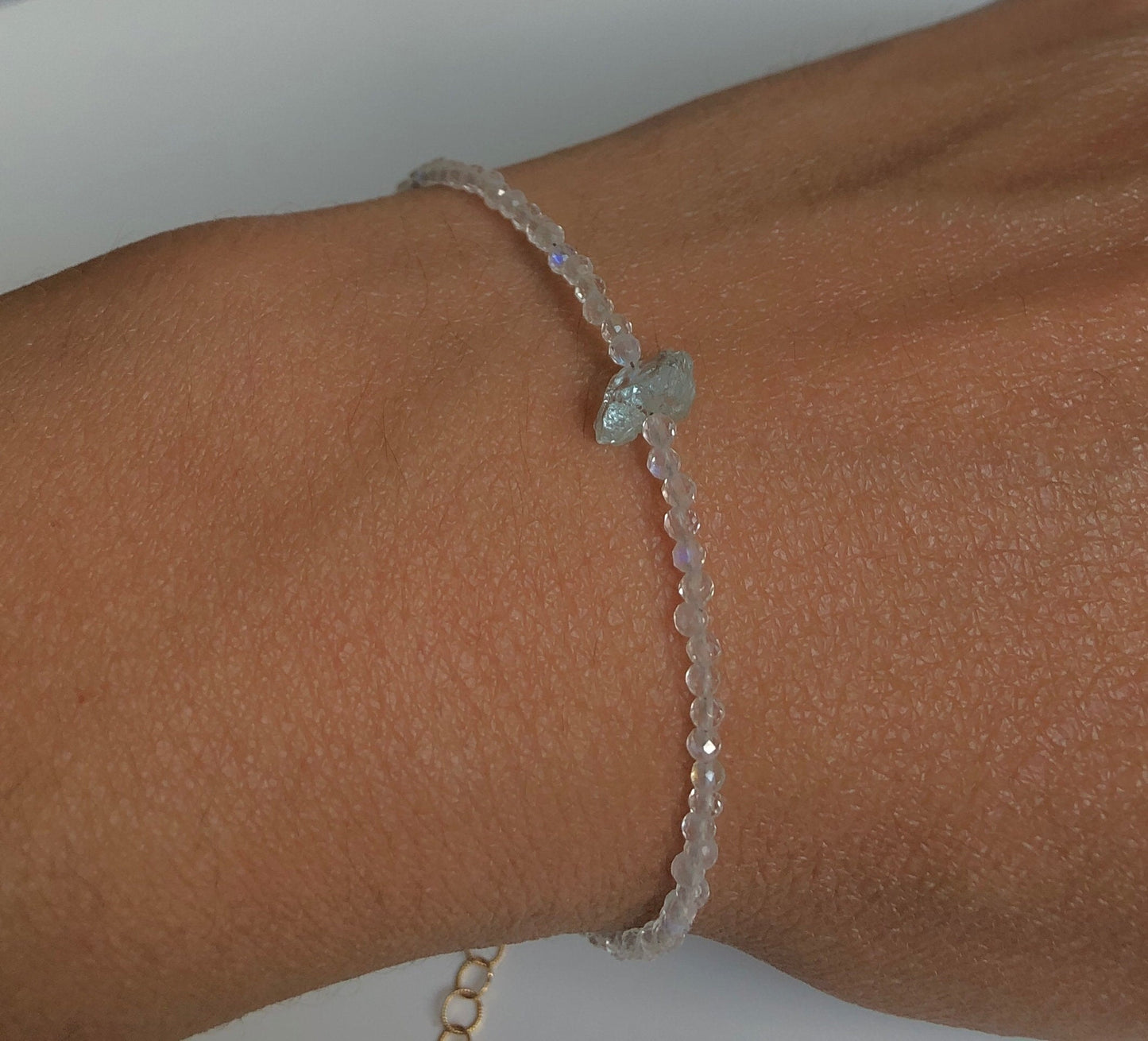 Mondstein Armband mit Aquamarin Rohstein, Filigranes Armband mit Mondstein Perlen, Juni Geburtsstein, Geburtstagsgeschenke