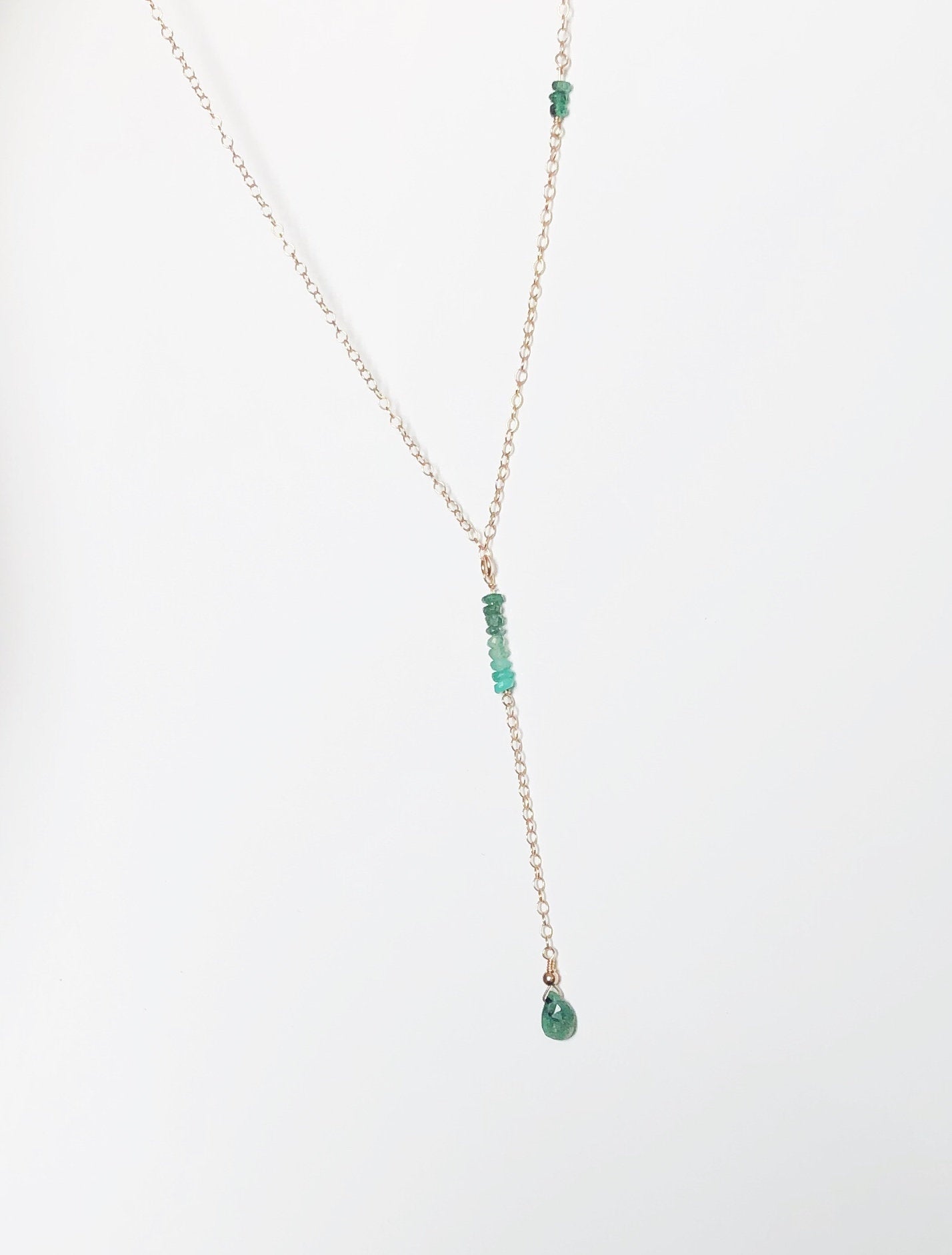 Mai Geburtsstein Kette mit Smaragd, Smaragd Halskette mit Farbverlauf, Y Lariat Kette mit Smaragd Tropfen