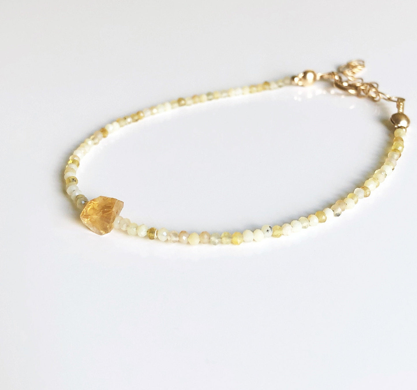 Citrin Armband mit Opal Perlen, Gelber Opal Schmuck, Citrin Rohstein, Oktober November Geburtsstein, Stapelarmband