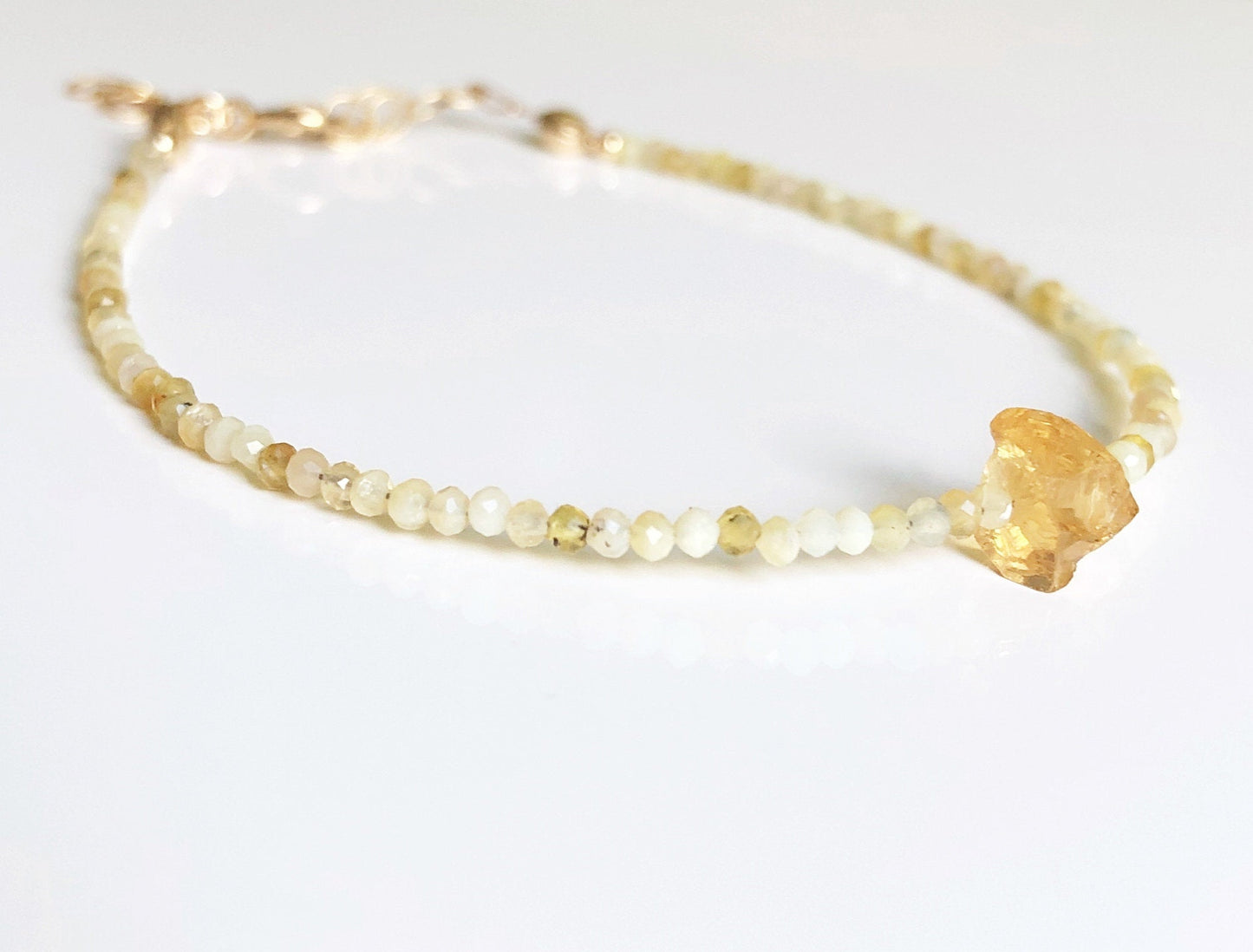 Citrin Armband mit Opal Perlen, Gelber Opal Schmuck, Citrin Rohstein, Oktober November Geburtsstein, Stapelarmband