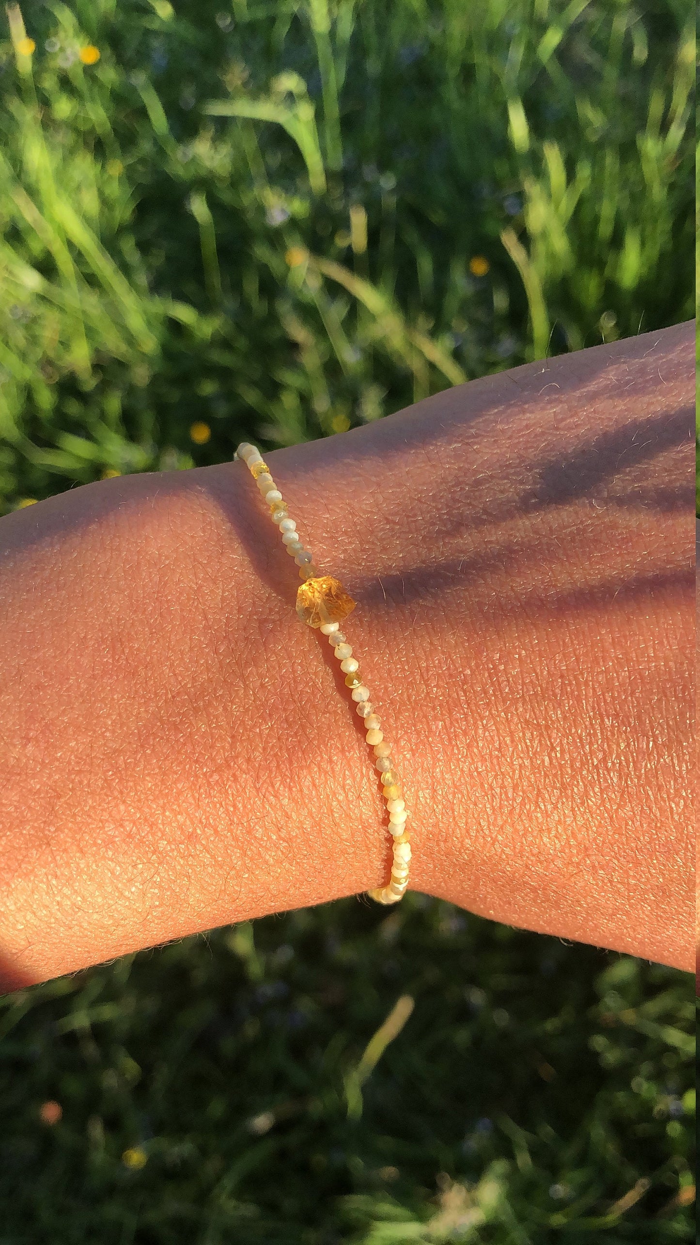 Citrin Armband mit Opal Perlen, Gelber Opal Schmuck, Citrin Rohstein, Oktober November Geburtsstein, Stapelarmband