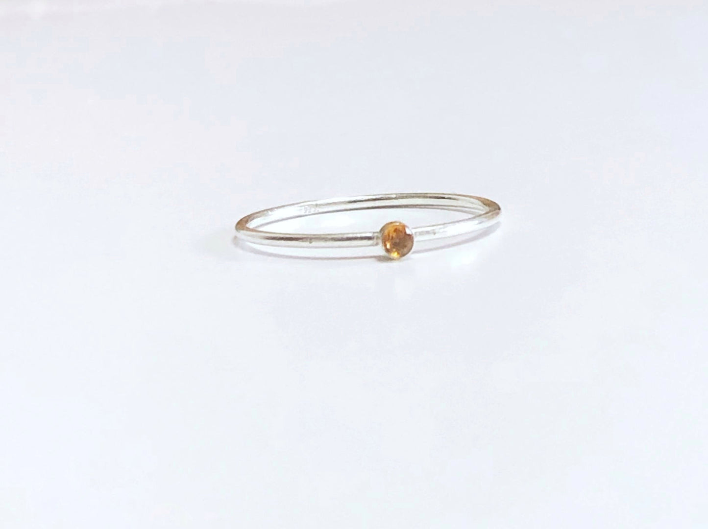 Dünner Citrin Ring, Stapelring in Gold Filled, Sterling Silber, Roségold, Schmaler Ring mit Citrin Stein