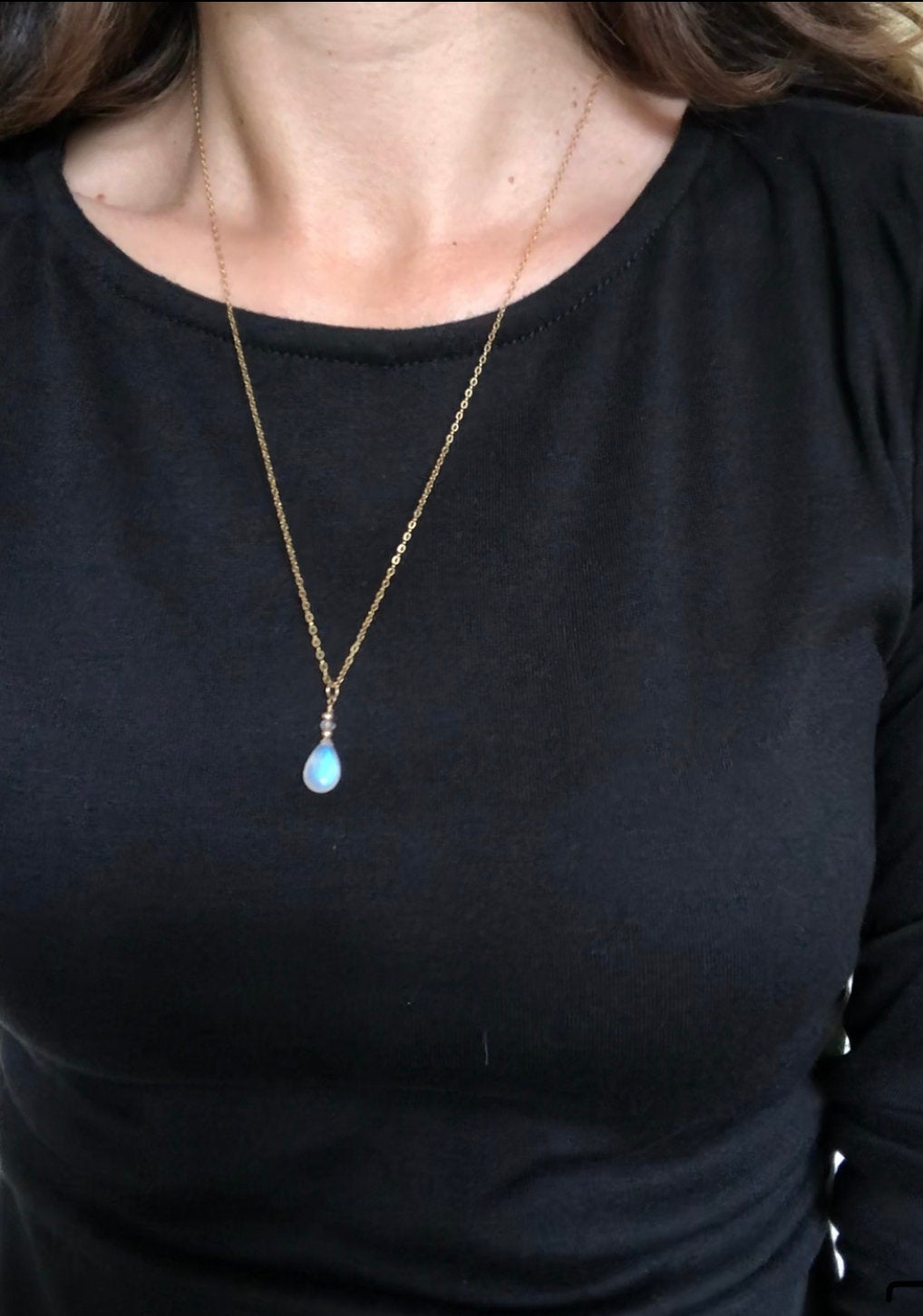 Mondstein Tropfen Kette, Halskette mit Regenbogen Mondstein, Lange Goldkette mit Mondstein, Layering Look