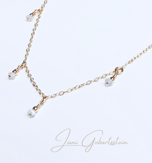 Boho Choker mit Mondstein Perlen, Kurze Halskette mit Regenbogen Mondstein, Kurze Layering Kette in Gold, Juni Geburtsstein