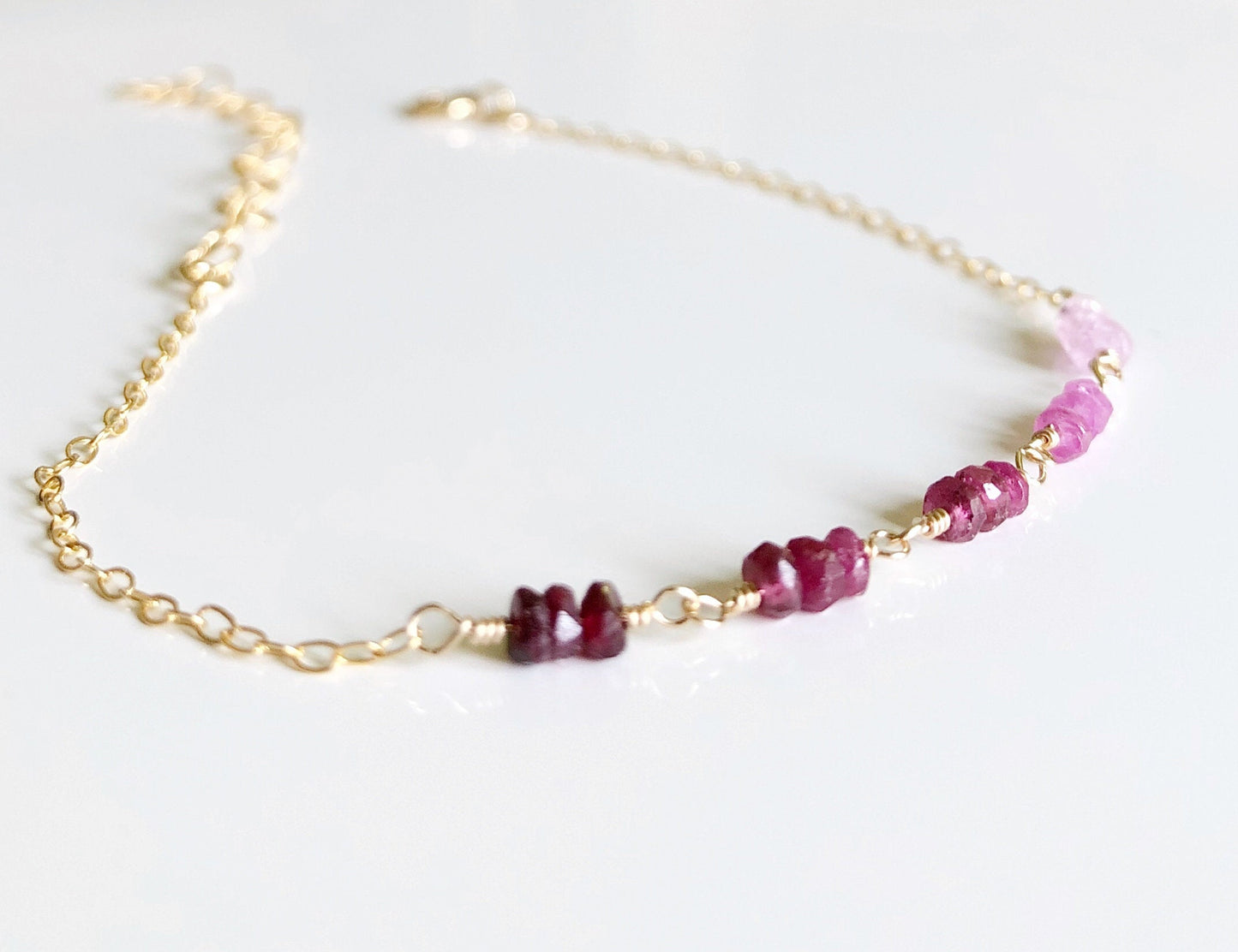 Rubin Armband mit Farbverlauf, Juli Geburtsstein Geschenk, Armband mit Rubin Perlen