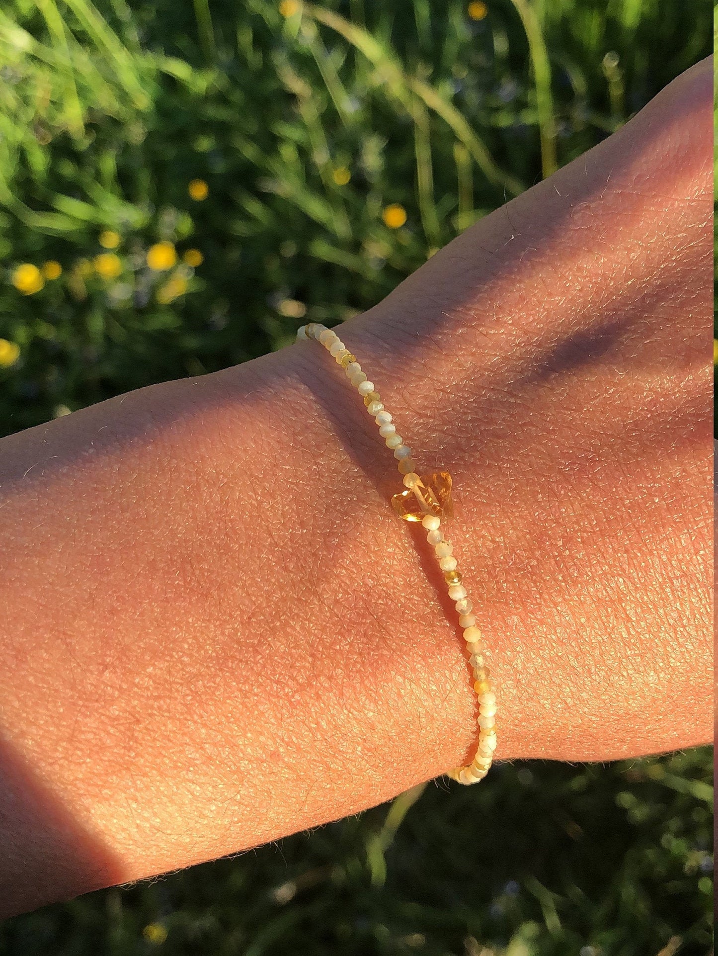 Citrin Armband mit Opal Perlen, Gelber Opal Schmuck, Citrin Rohstein, Oktober November Geburtsstein, Stapelarmband