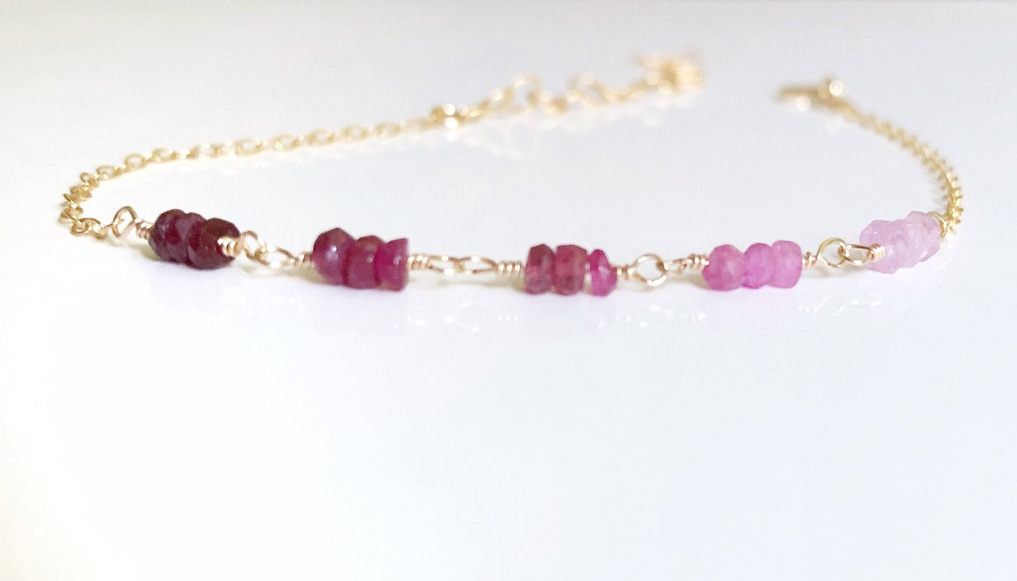 Rubin Armband mit Farbverlauf, Juli Geburtsstein Geschenk, Armband mit Rubin Perlen