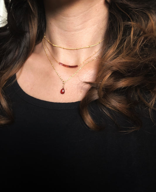 Filigrane Granat Layering Halskette mit Farbverlauf