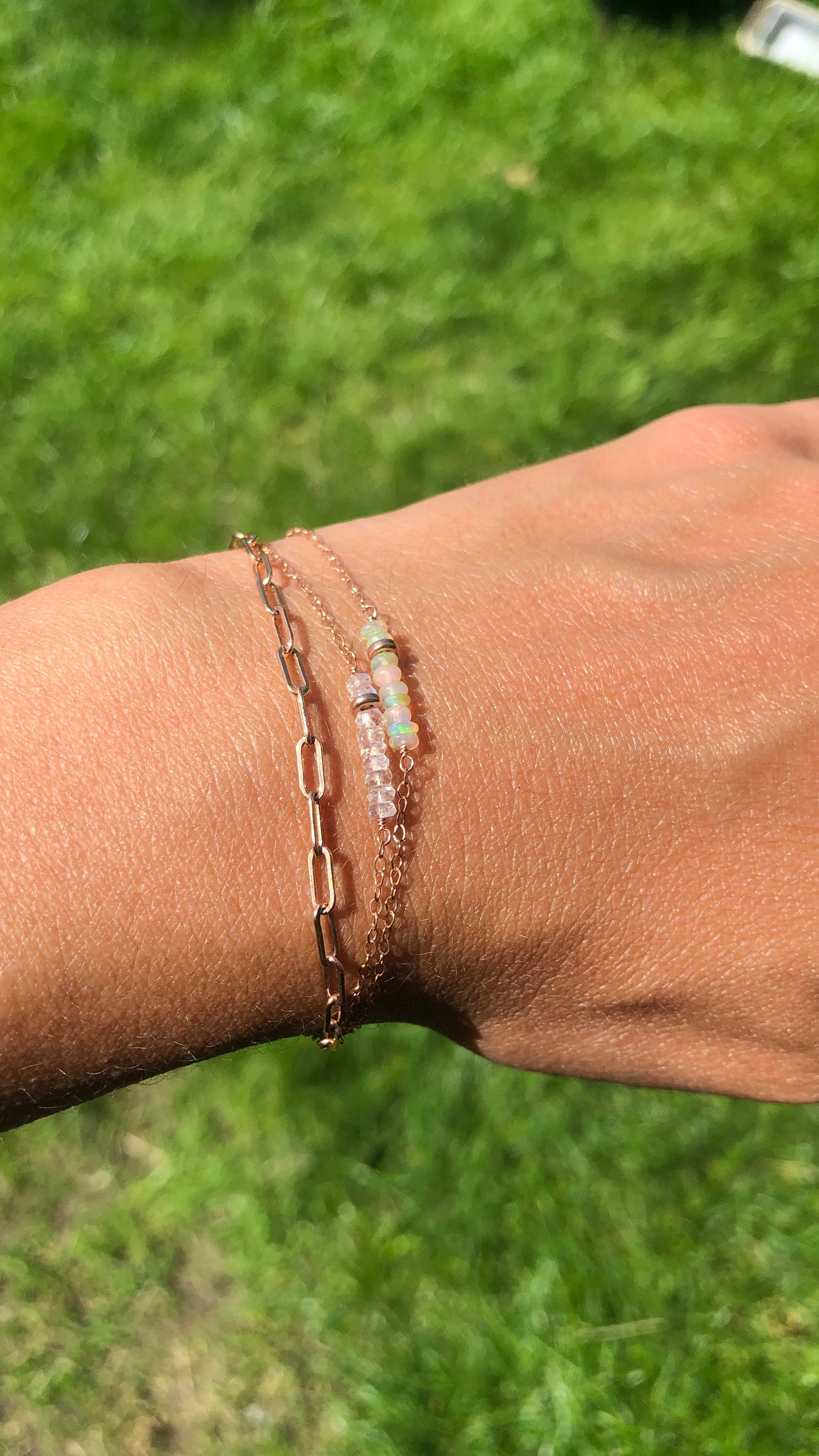 Mondstein oder Opal Armband