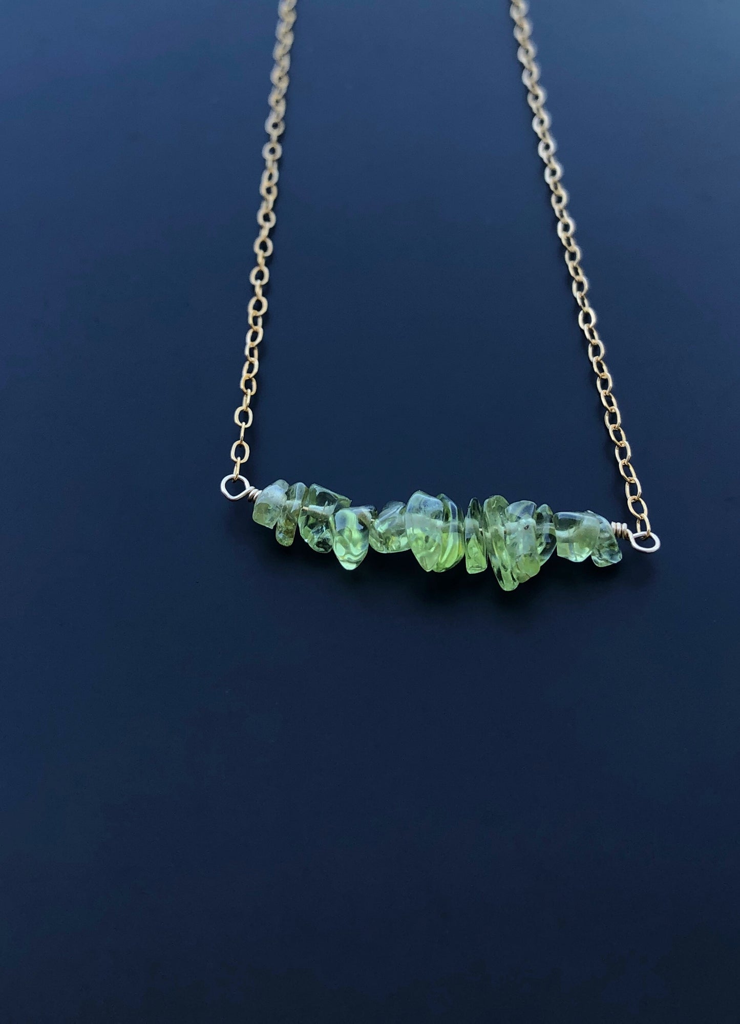 Feine Peridot Bar Halskette, Rohstein Kette
