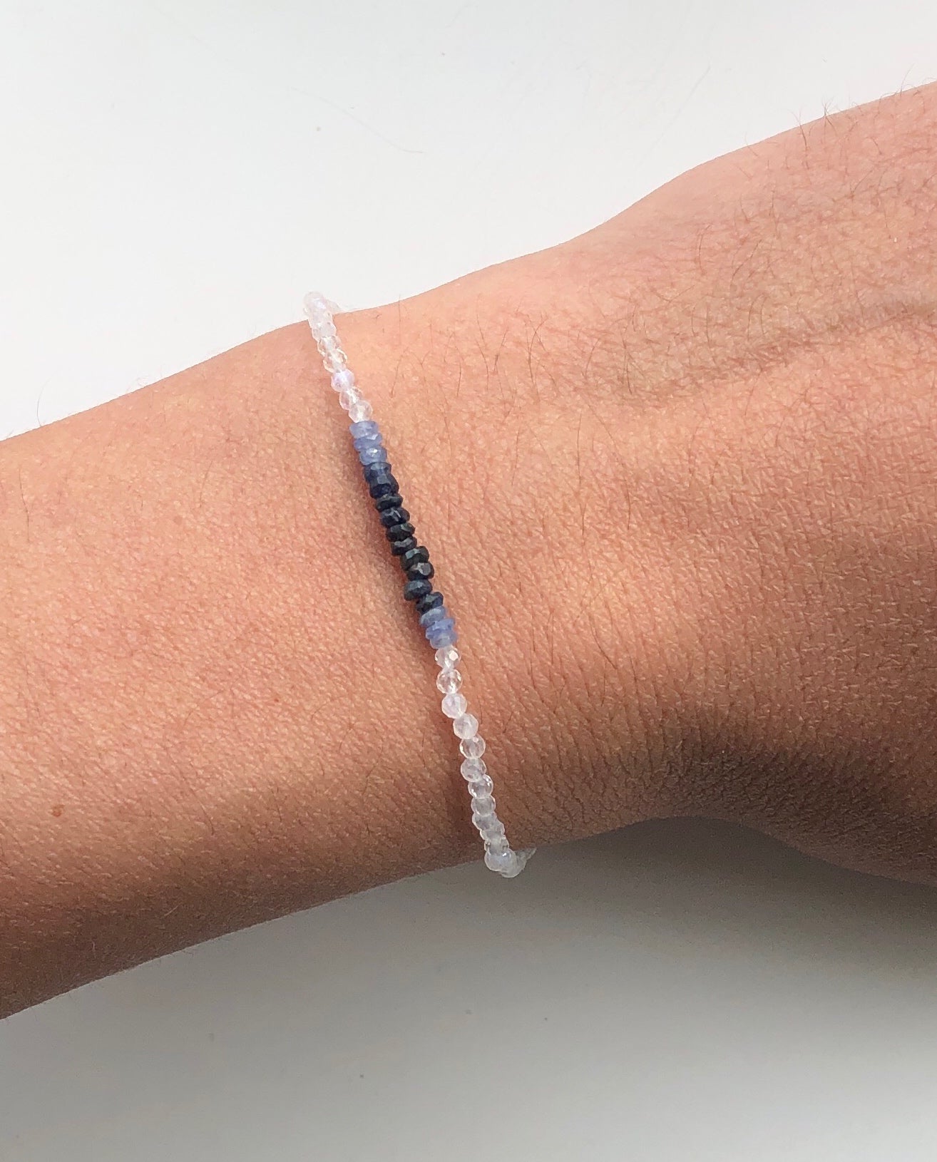 Zartes Armband mit Saphir, Aquamarin und Regenbogen Mondstein