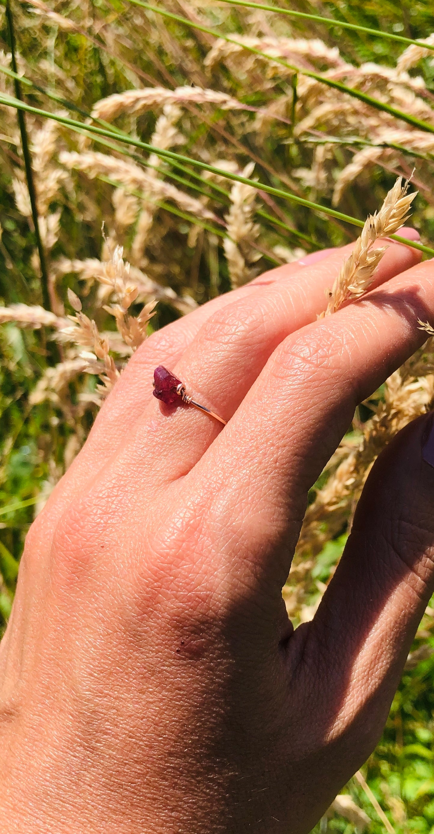 Personalisierbarer Rohstein Ring mit Turmalin